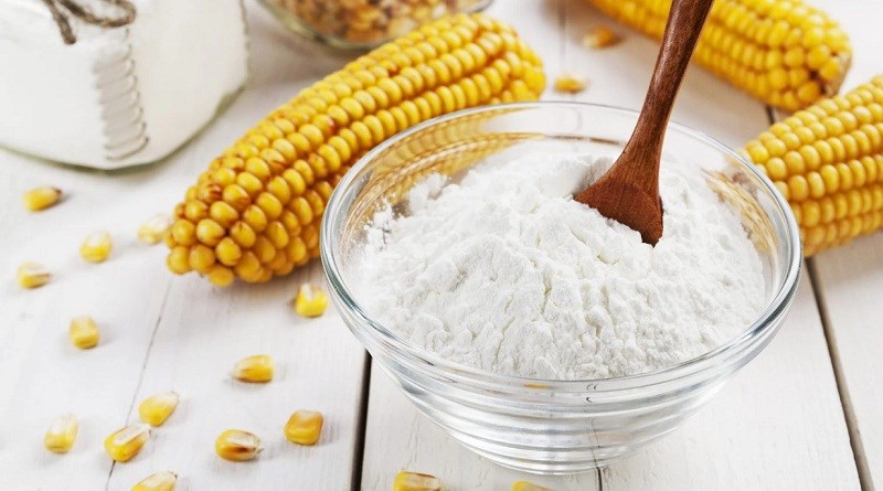 Sử dụng bột bắp lau kính sạch sẽ