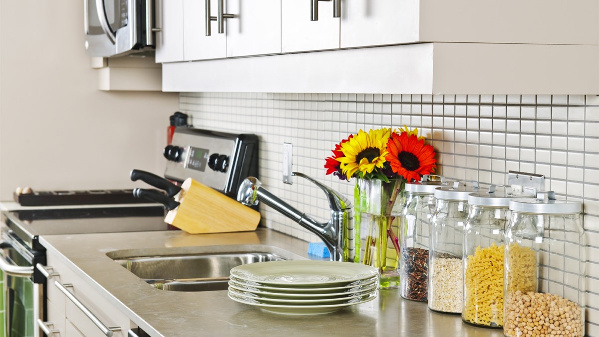 cách làm sạch tường nhà bếp