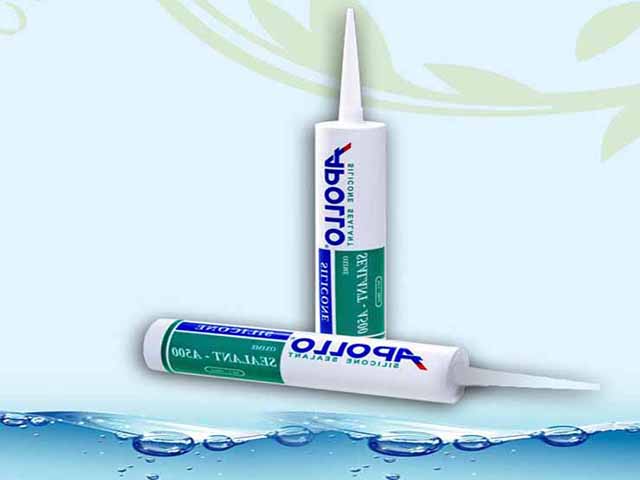 tẩy keo silicon trên kính